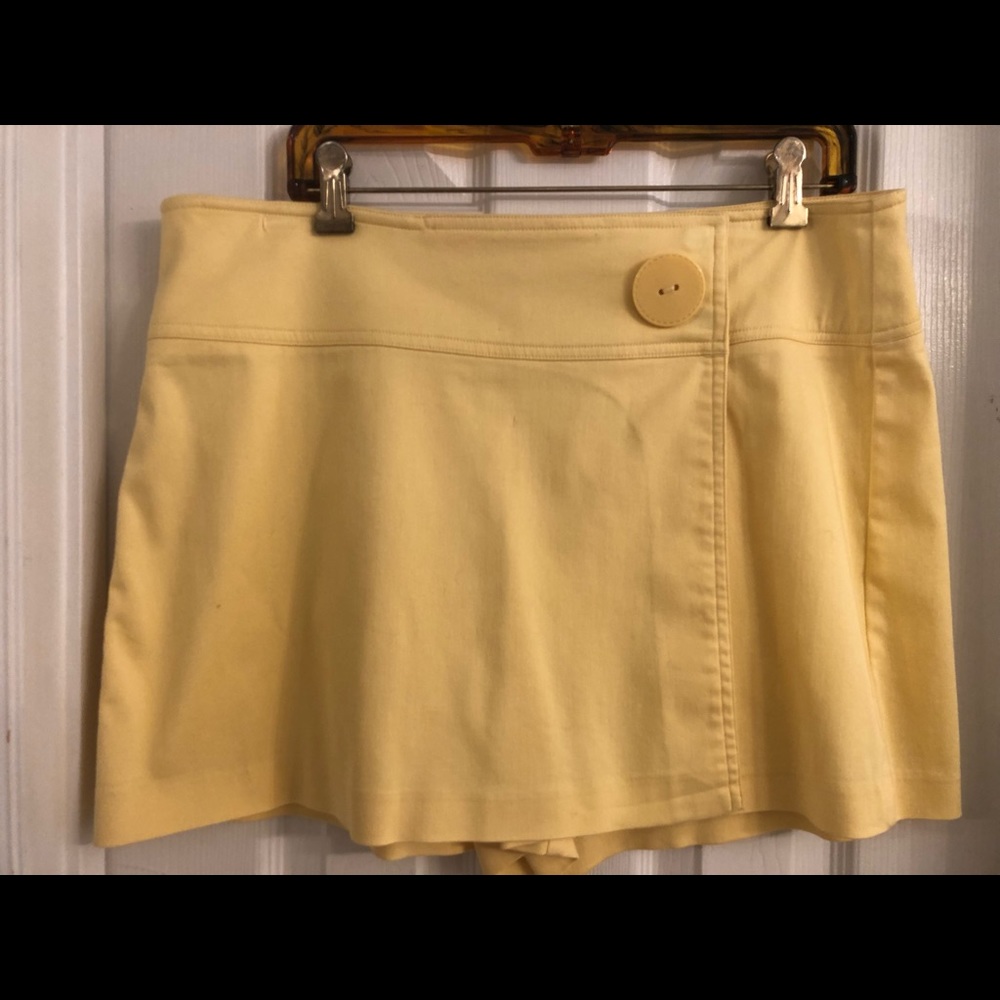 Cache Yellow Skorts